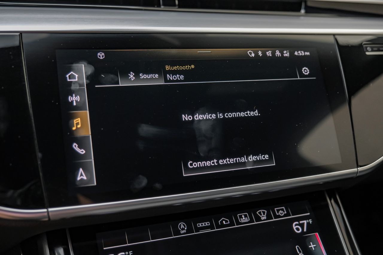 Audi A8 Vehicle Main Gallery Image 35