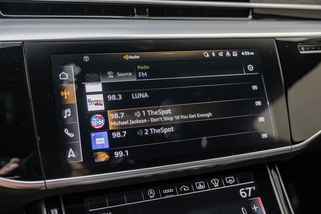 Audi A8 Vehicle Main Gallery Image 36
