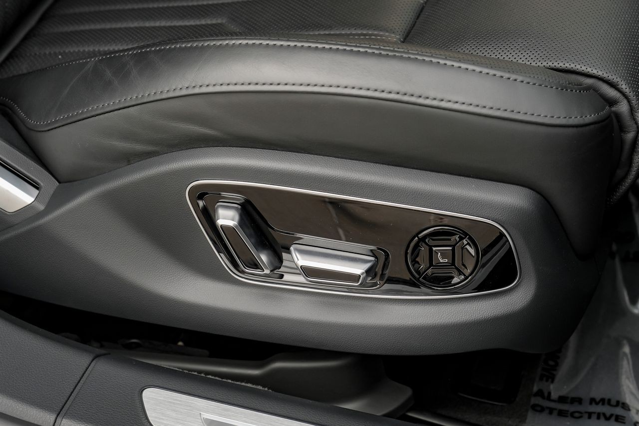 Audi A8 Vehicle Main Gallery Image 45
