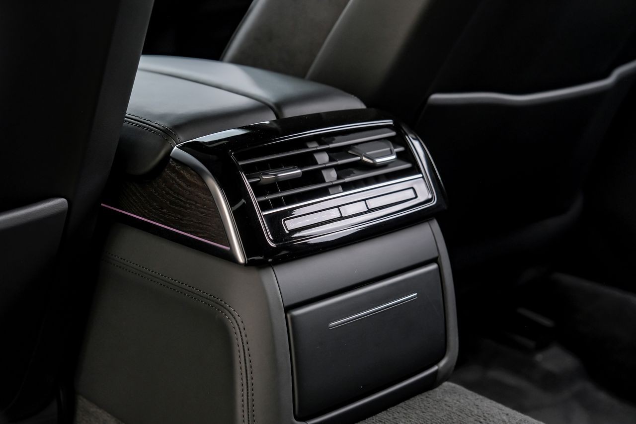 Audi A8 Vehicle Main Gallery Image 48