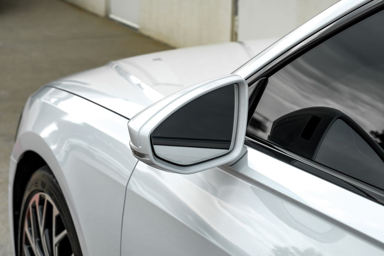 Audi A8 Vehicle Main Gallery Image 52