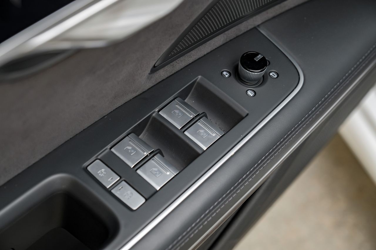 Audi A8 Vehicle Main Gallery Image 57