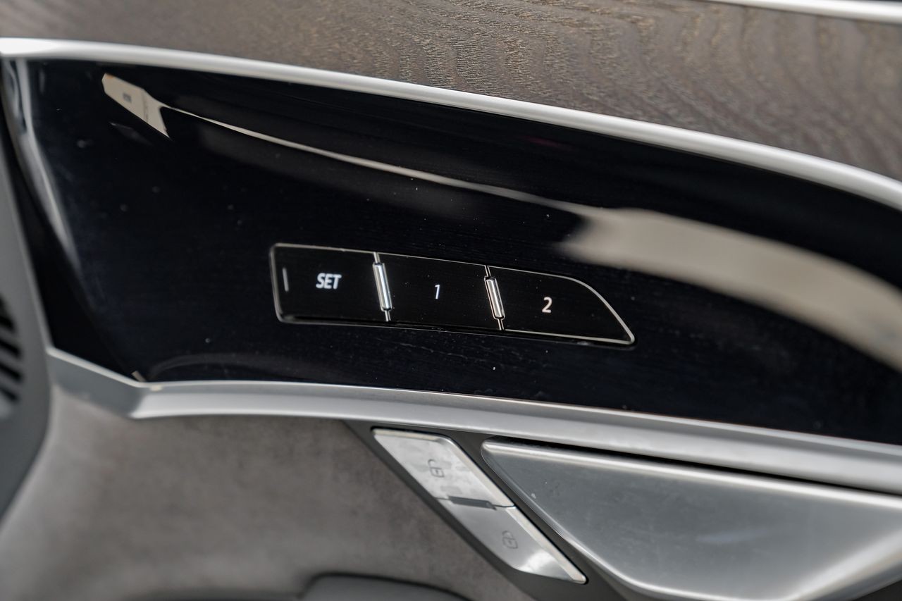 Audi A8 Vehicle Main Gallery Image 61