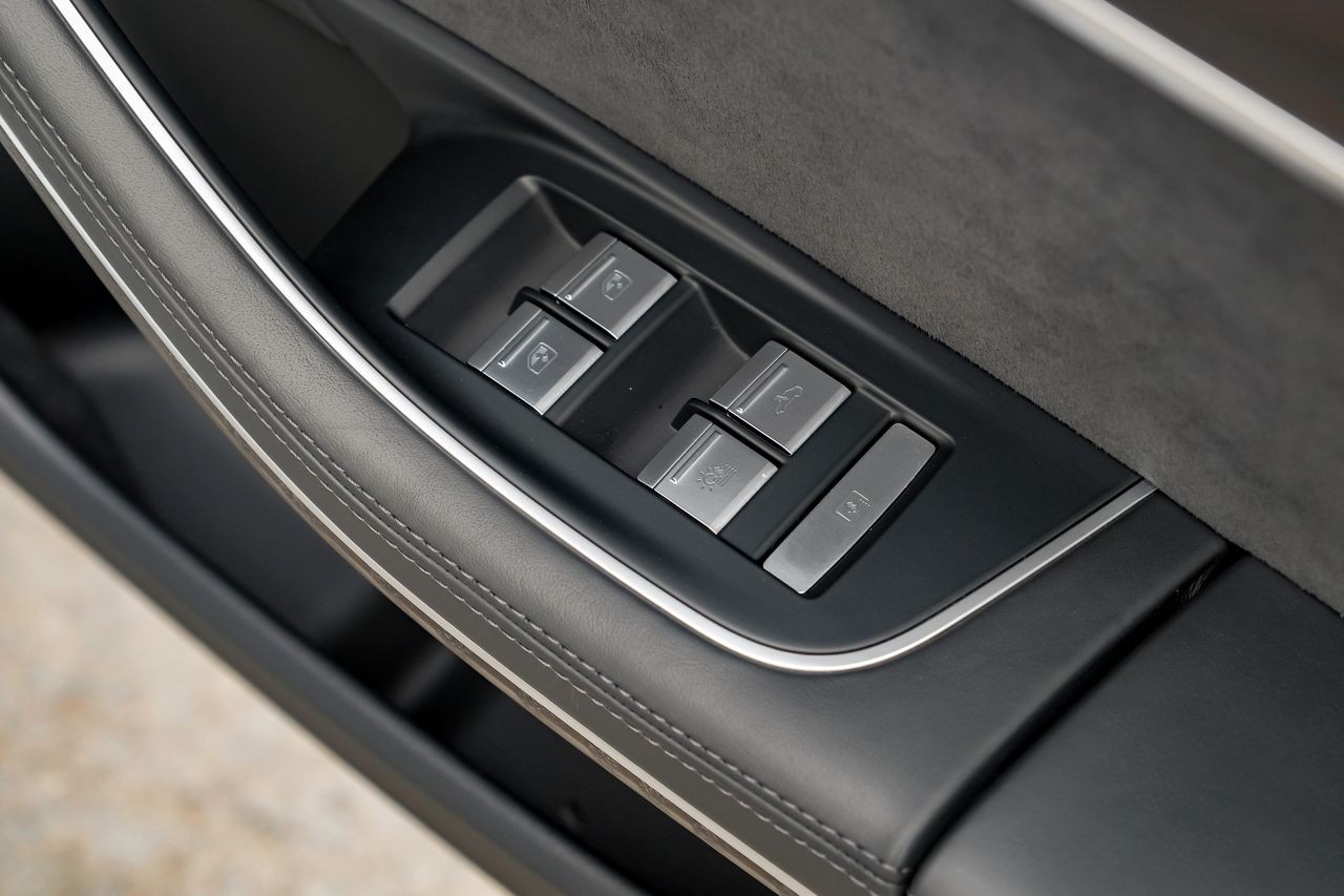 Audi A8 Vehicle Main Gallery Image 62
