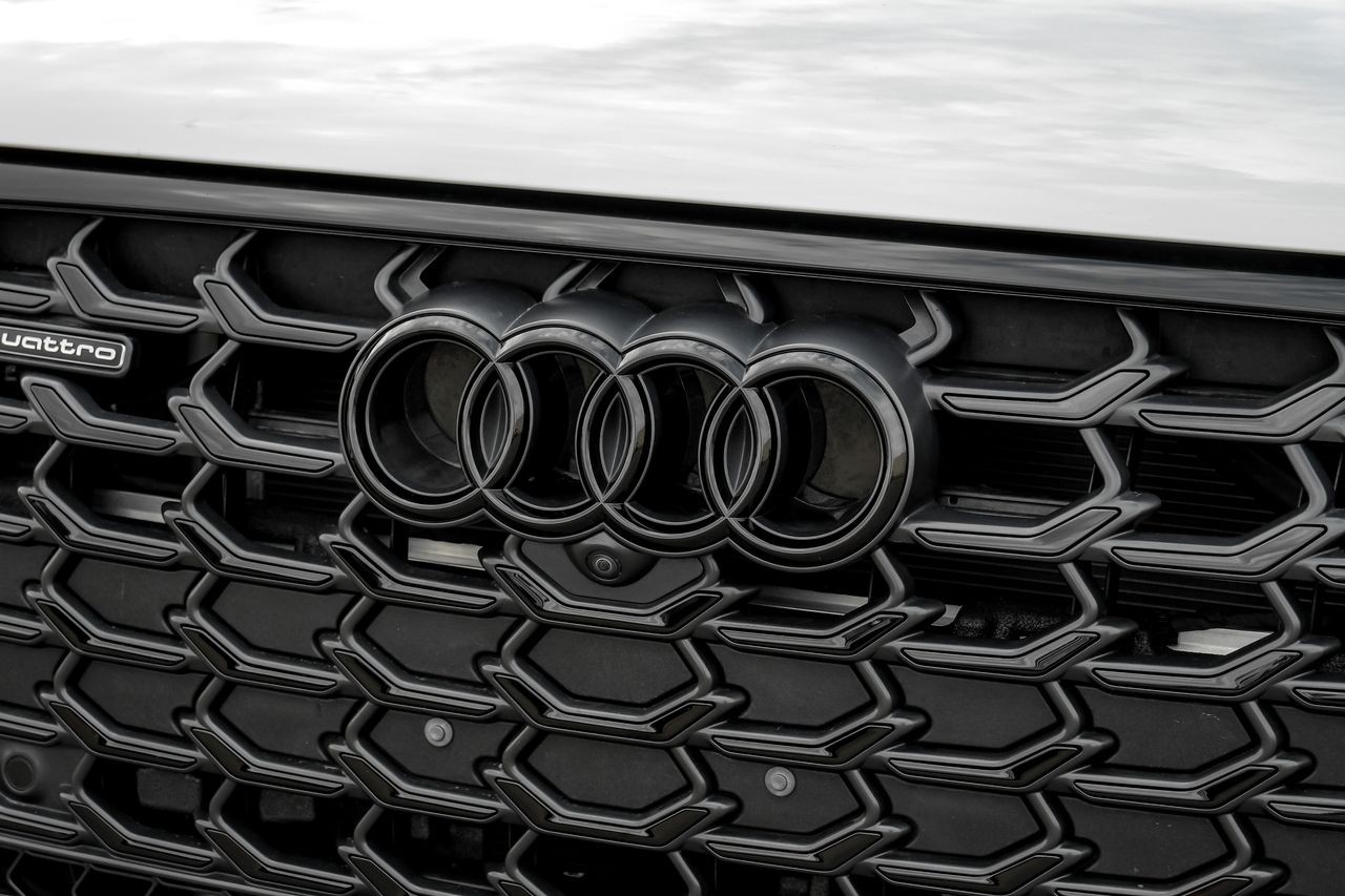 Audi A8 Vehicle Main Gallery Image 68