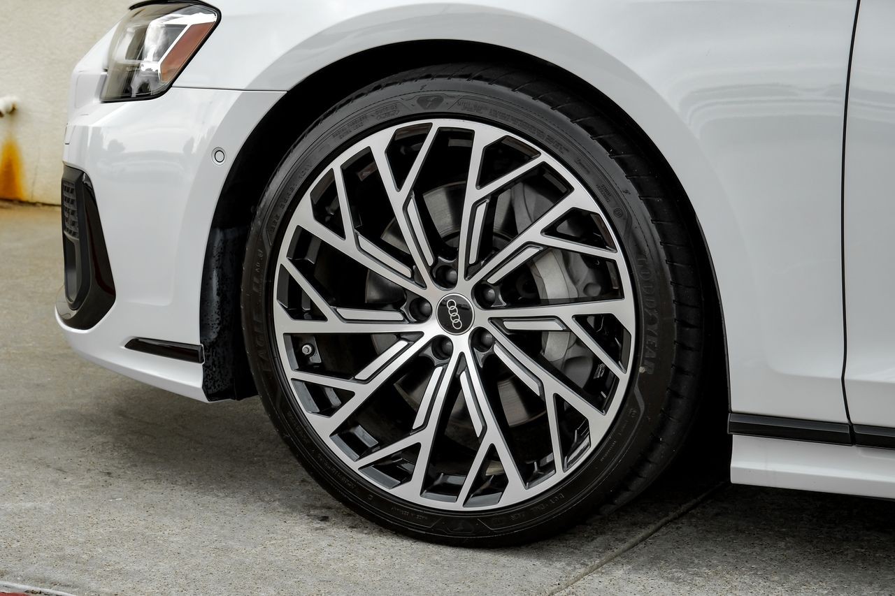 Audi A8 Vehicle Main Gallery Image 75