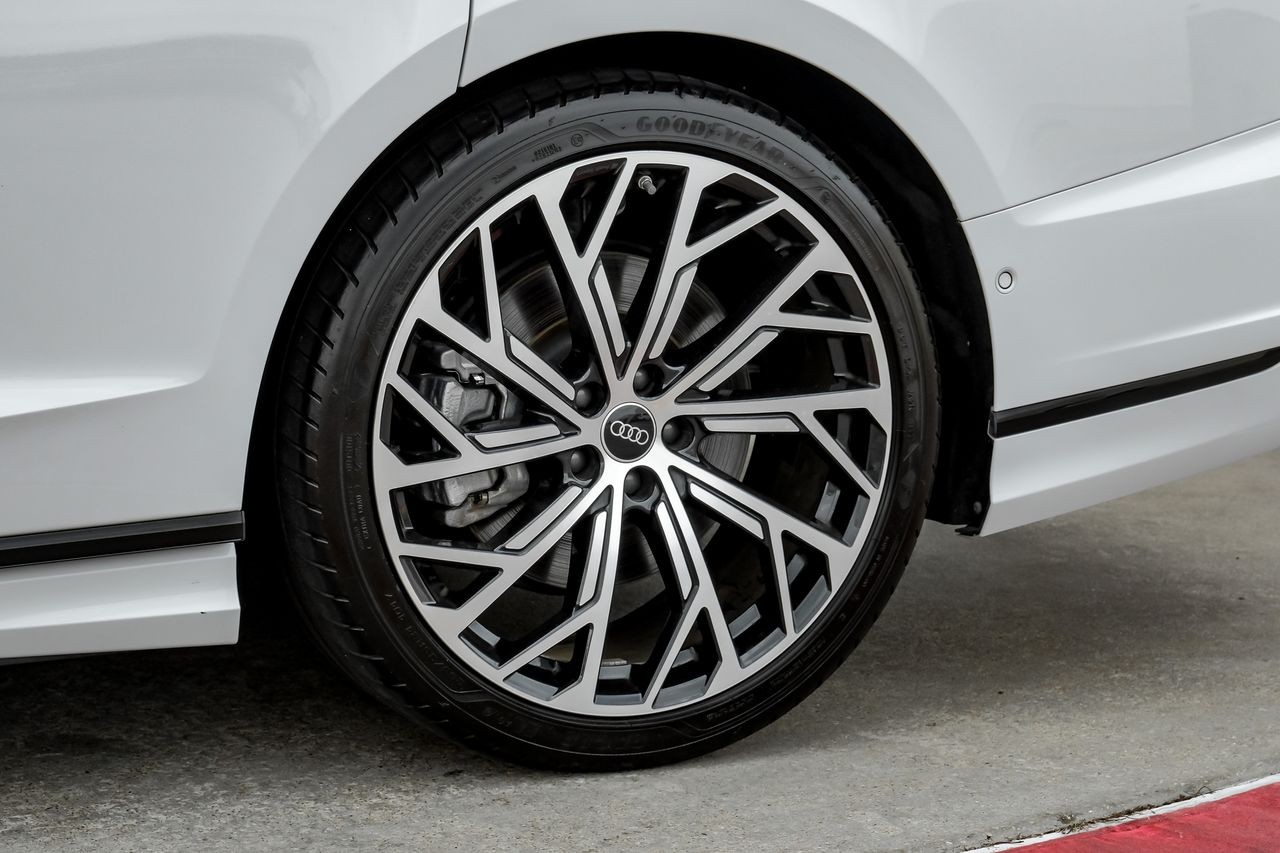 Audi A8 Vehicle Main Gallery Image 76