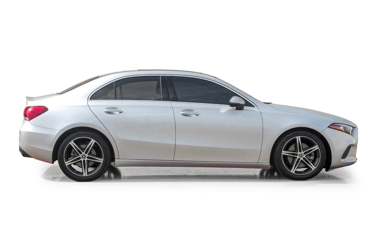 Mercedes-Benz A 220 Vehicle Main Gallery Image 08