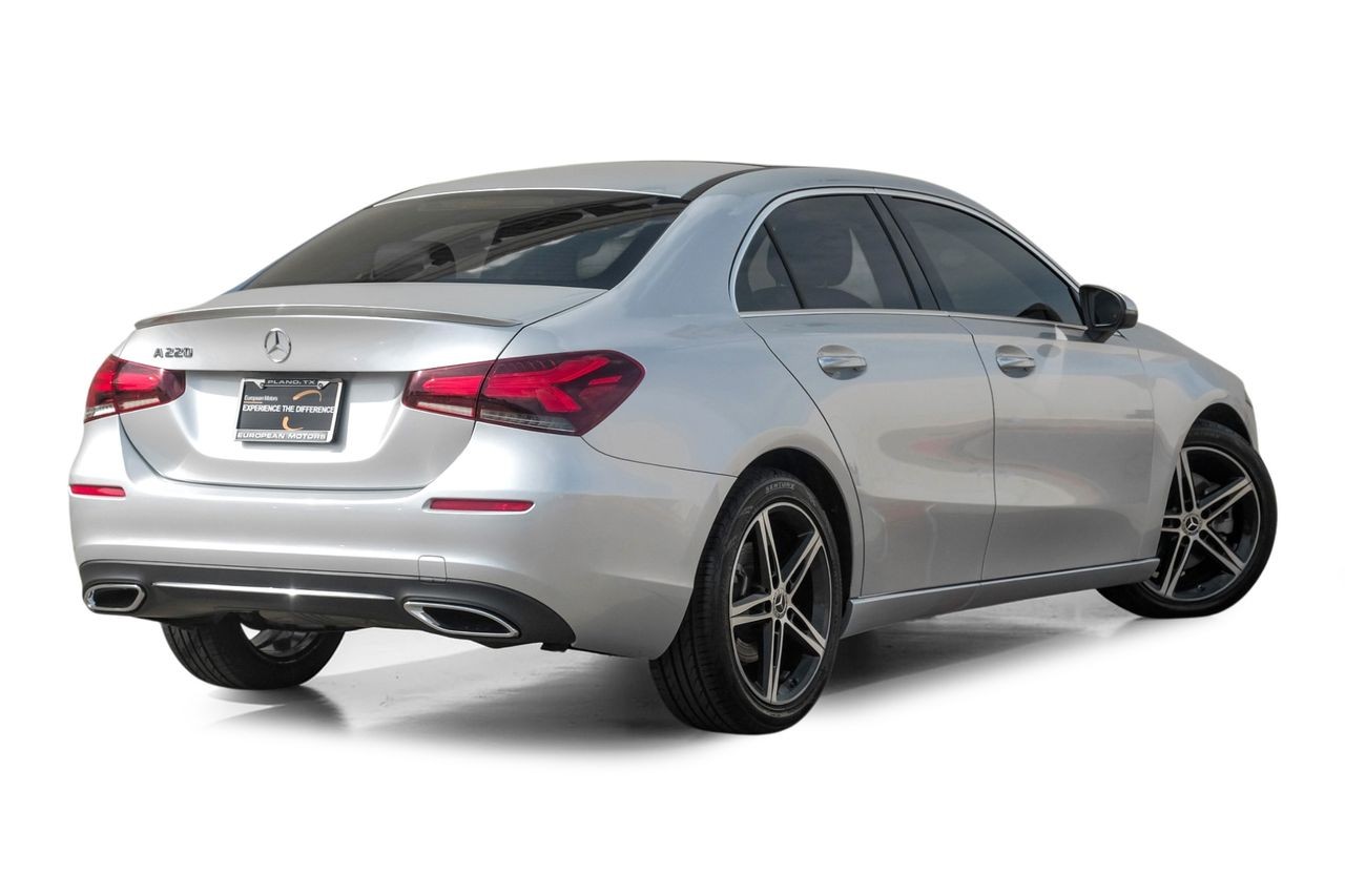 Mercedes-Benz A 220 Vehicle Main Gallery Image 09