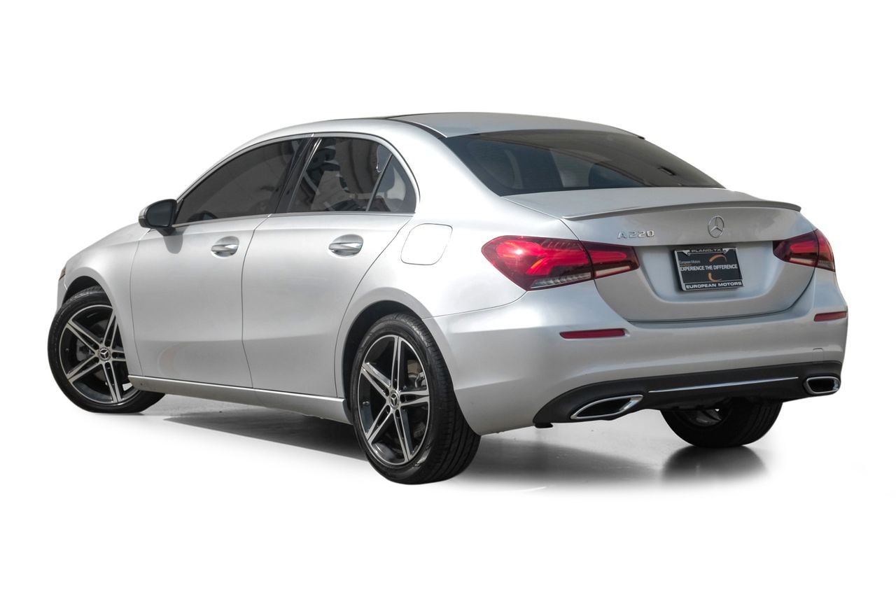 Mercedes-Benz A 220 Vehicle Main Gallery Image 11