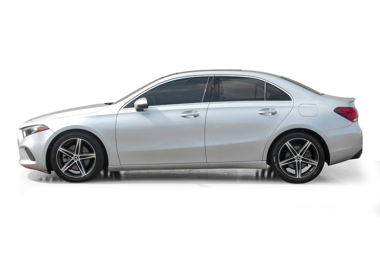 Mercedes-Benz A 220 Vehicle Main Gallery Image 12