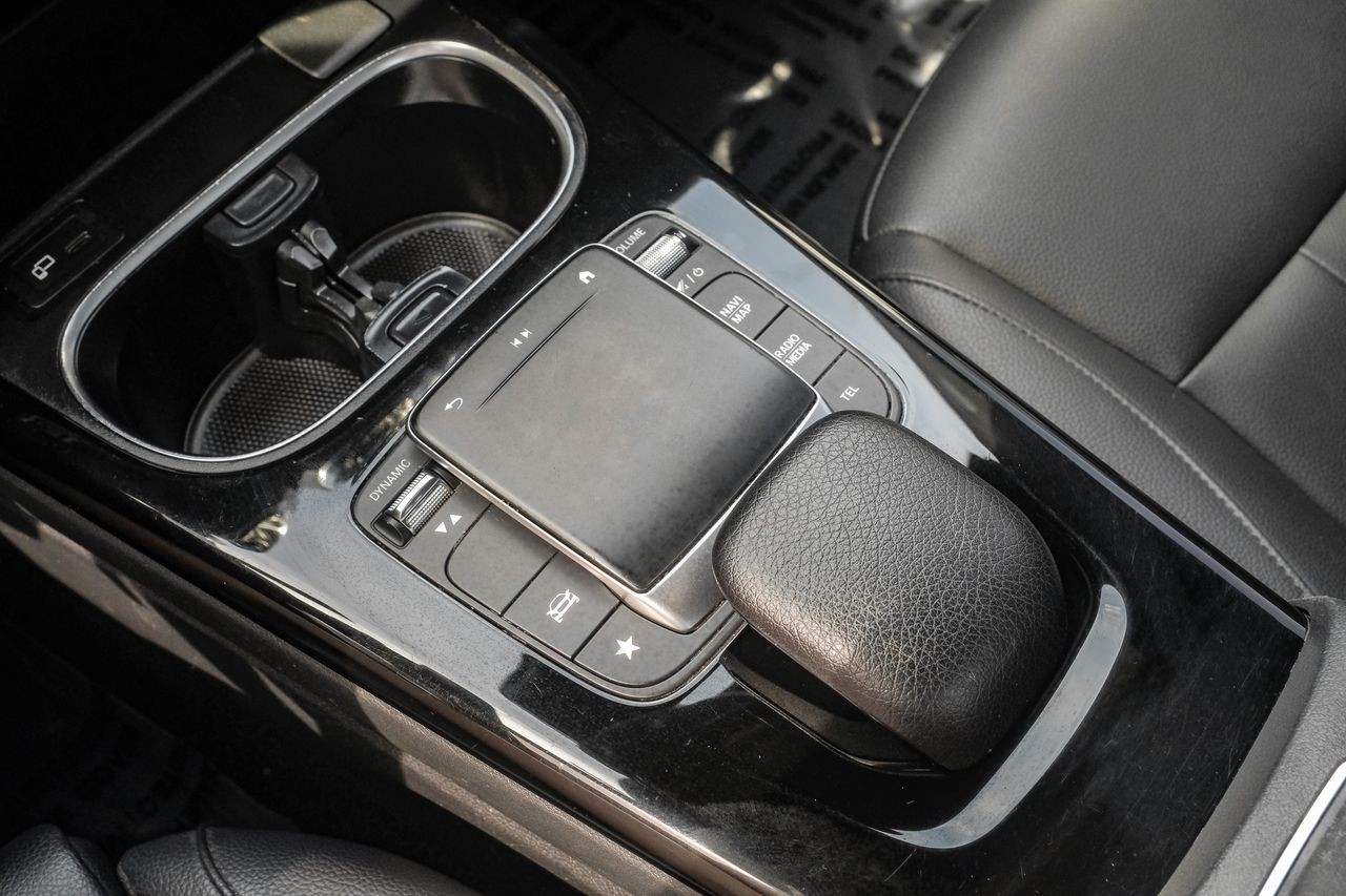 Mercedes-Benz A 220 Vehicle Main Gallery Image 24
