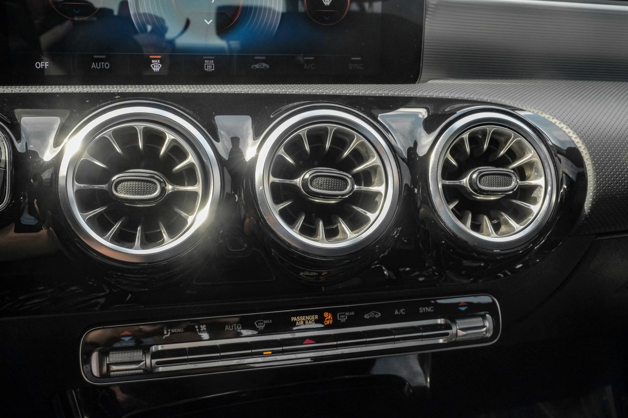 Mercedes-Benz A 220 Vehicle Main Gallery Image 26