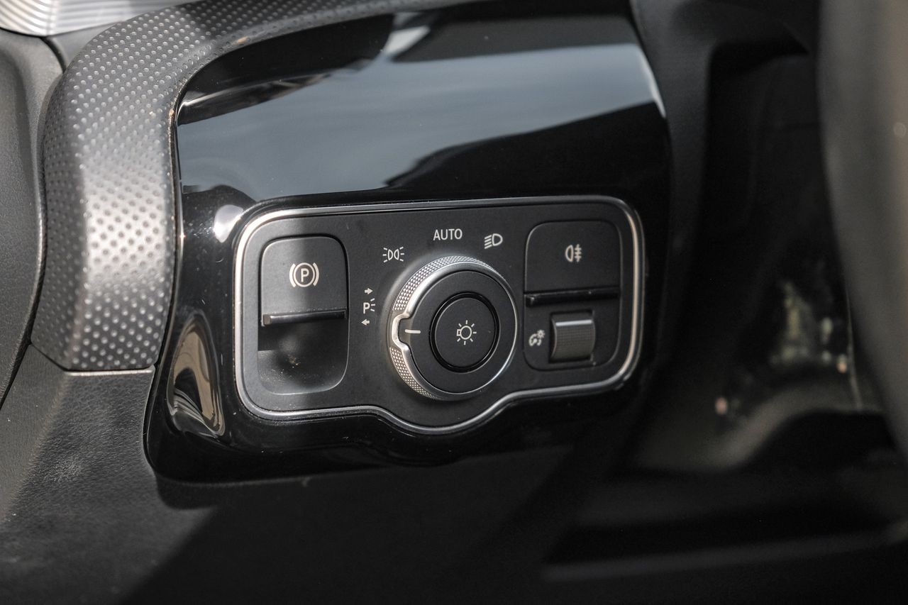 Mercedes-Benz A 220 Vehicle Main Gallery Image 27