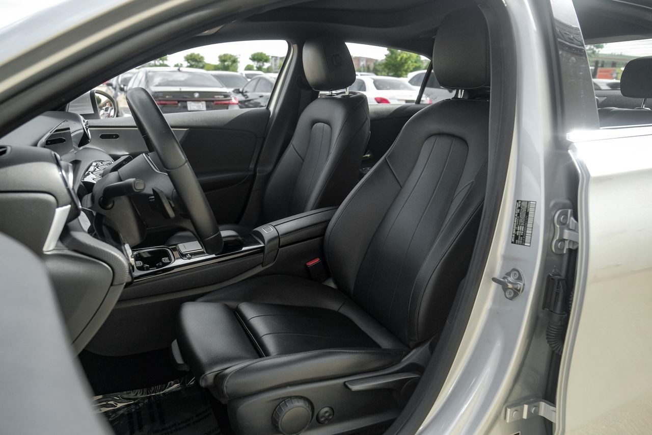 Mercedes-Benz A 220 Vehicle Main Gallery Image 32