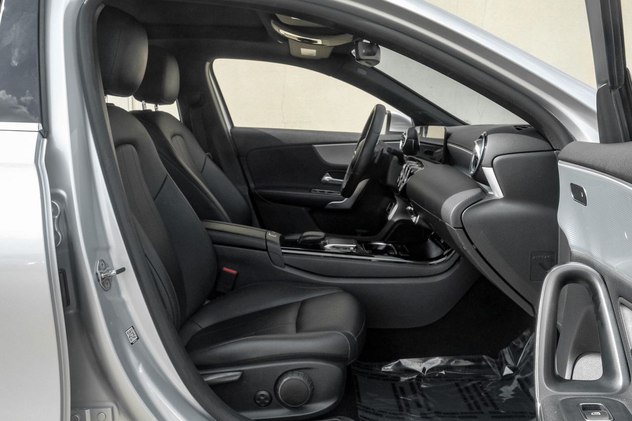 Mercedes-Benz A 220 Vehicle Main Gallery Image 34