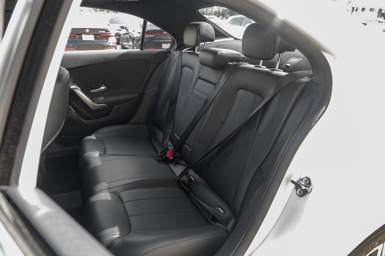Mercedes-Benz A 220 Vehicle Main Gallery Image 41