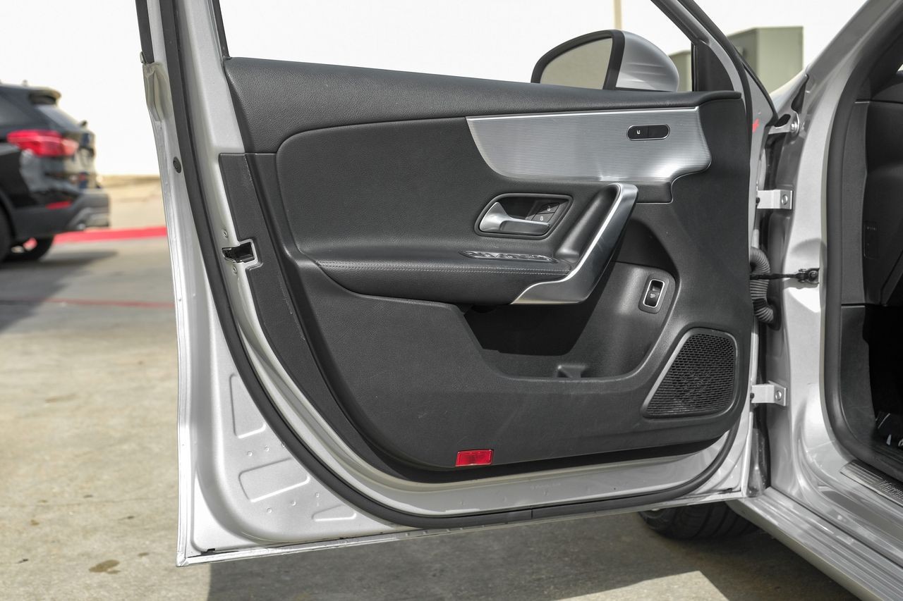 Mercedes-Benz A 220 Vehicle Main Gallery Image 44