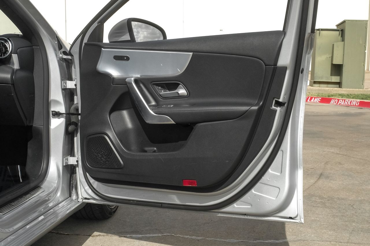 Mercedes-Benz A 220 Vehicle Main Gallery Image 46