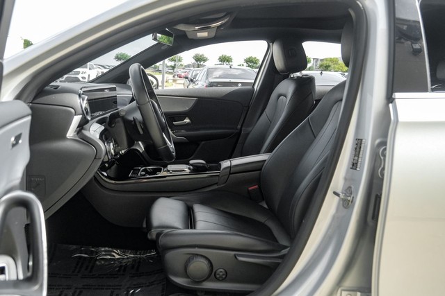 Mercedes-Benz A 220 Vehicle Main Gallery Image 04