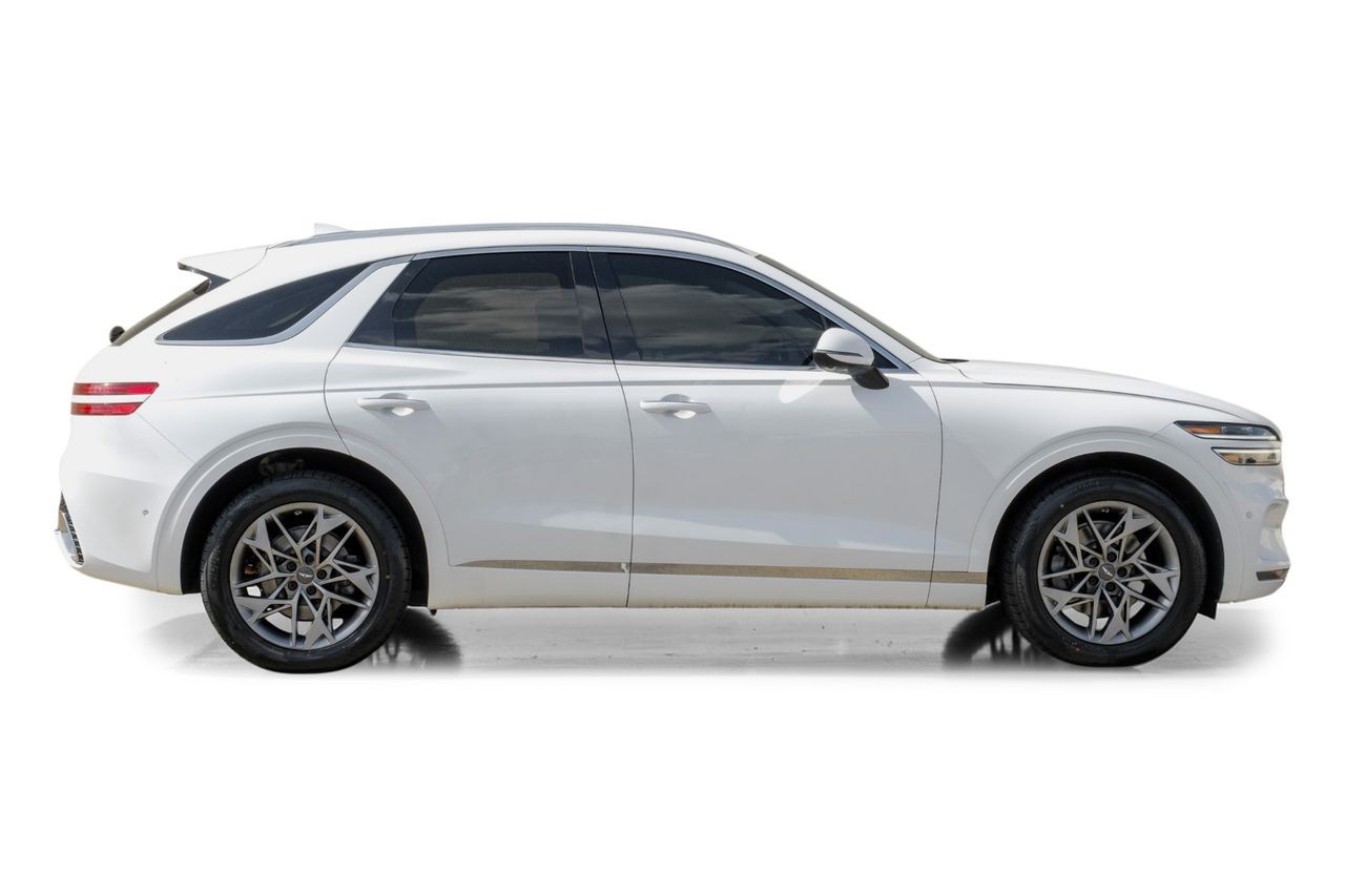 Genesis GV70 Vehicle Main Gallery Image 08