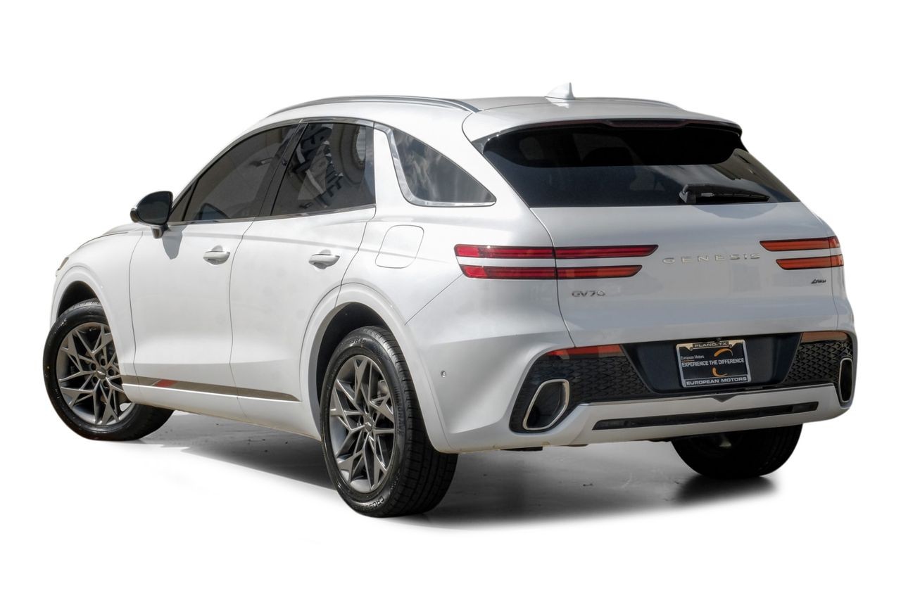 Genesis GV70 Vehicle Main Gallery Image 11