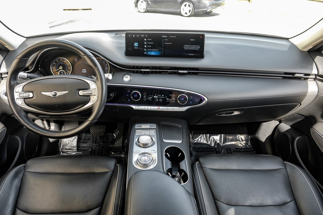 Genesis GV70 Vehicle Main Gallery Image 15