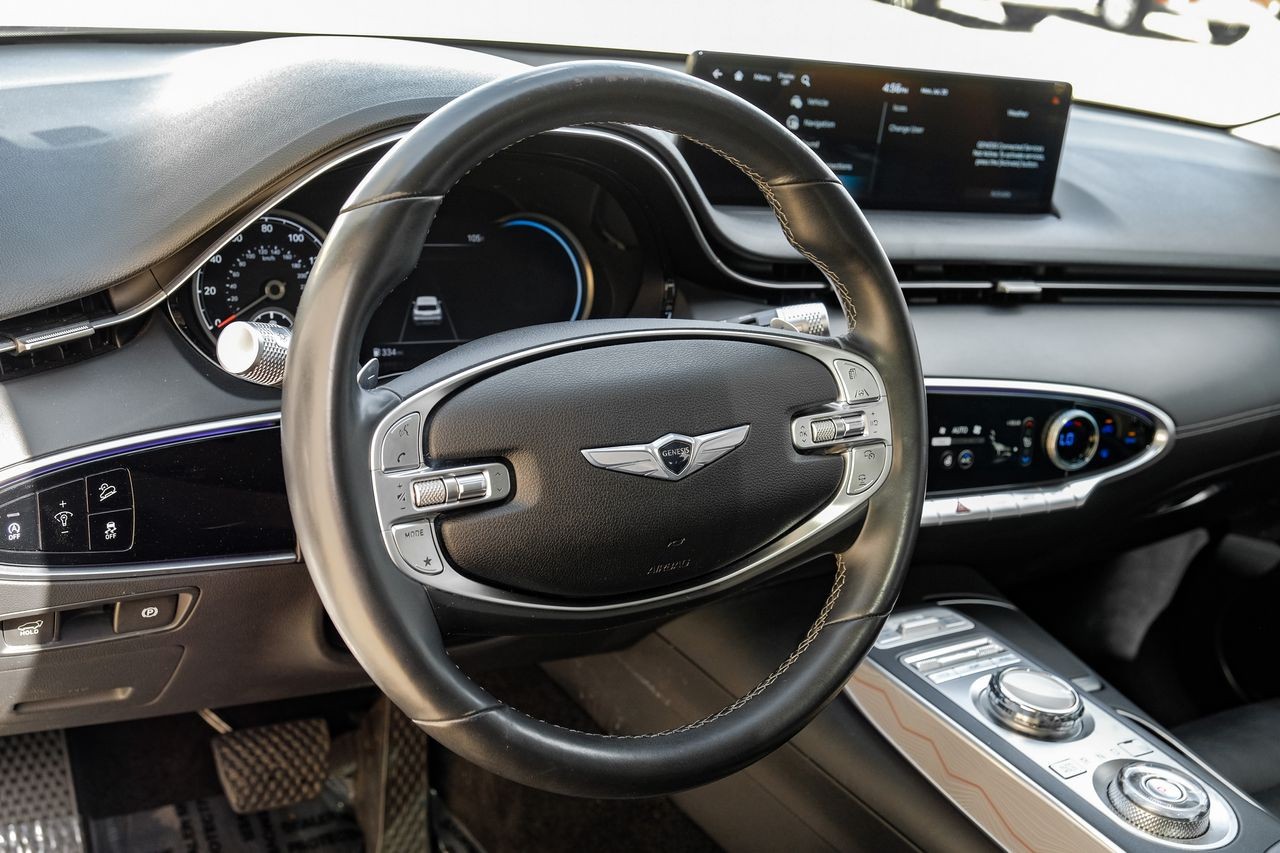 Genesis GV70 Vehicle Main Gallery Image 16