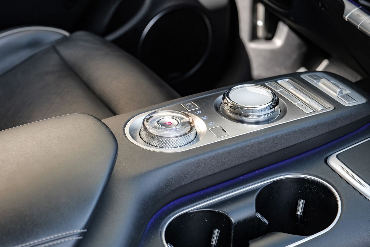 Genesis GV70 Vehicle Main Gallery Image 25