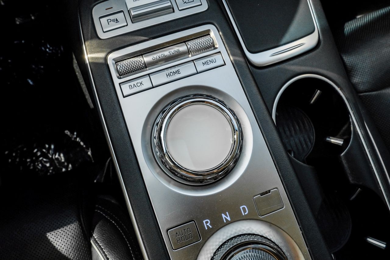 Genesis GV70 Vehicle Main Gallery Image 27
