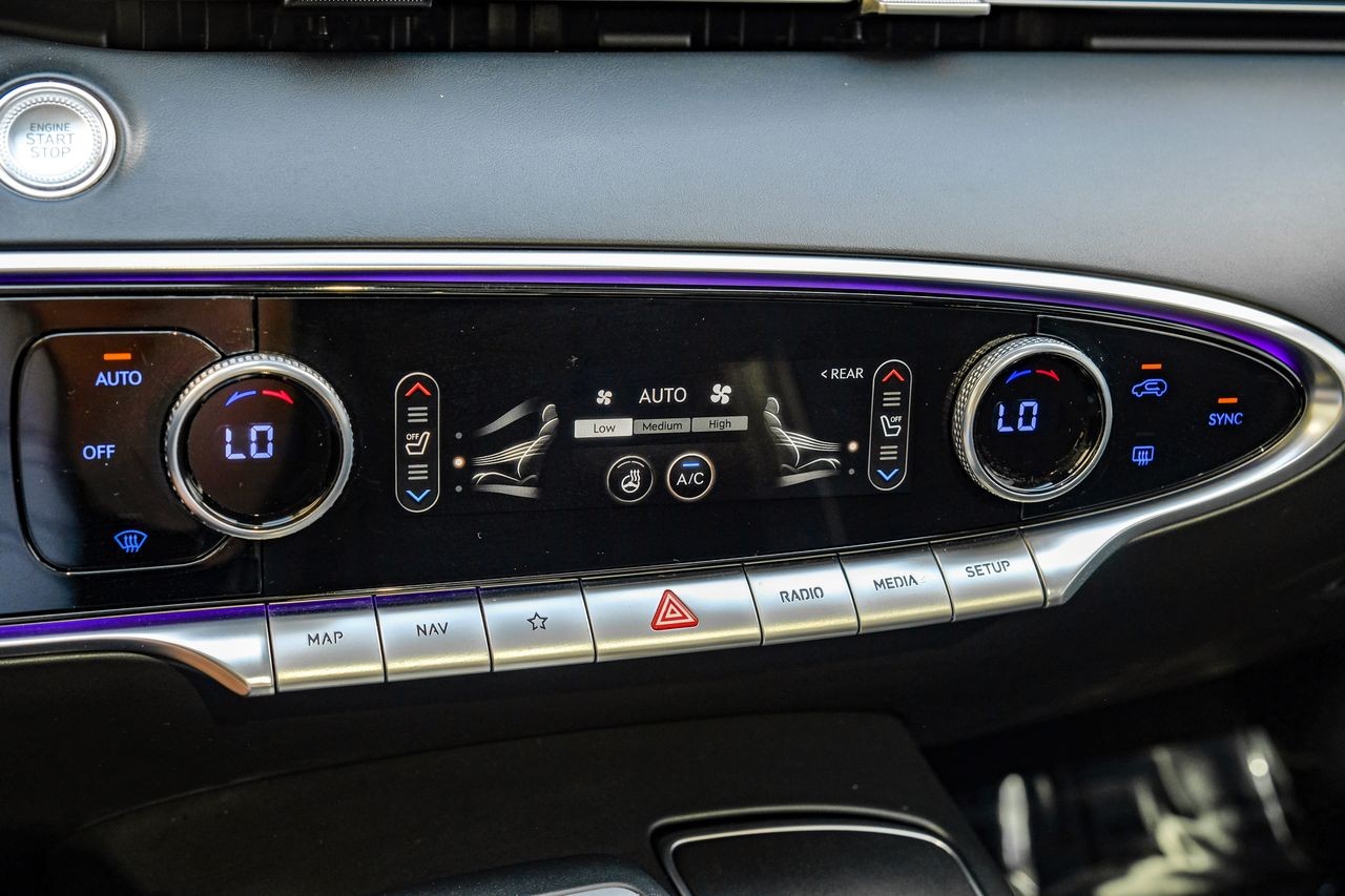 Genesis GV70 Vehicle Main Gallery Image 31