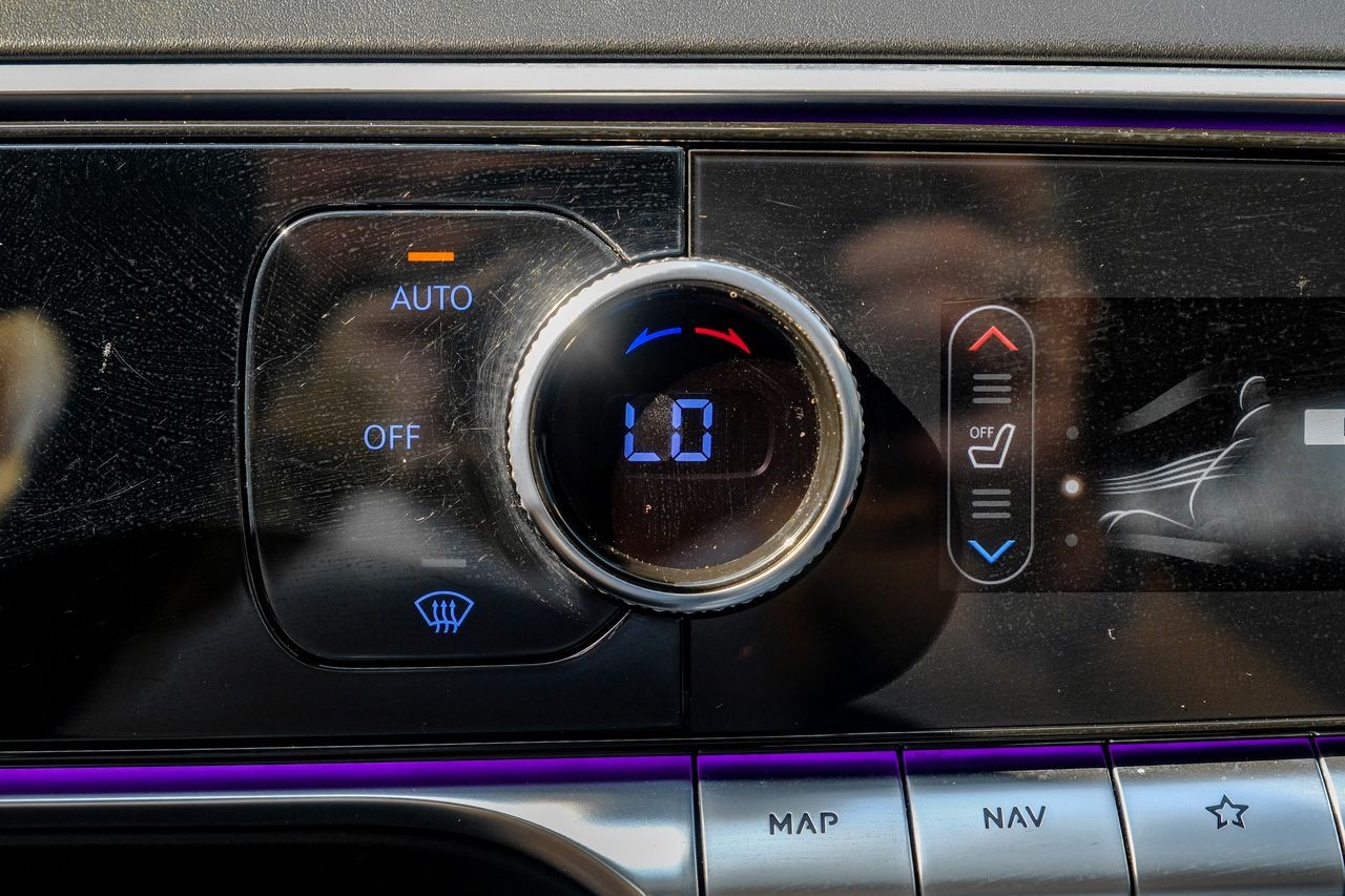 Genesis GV70 Vehicle Main Gallery Image 33