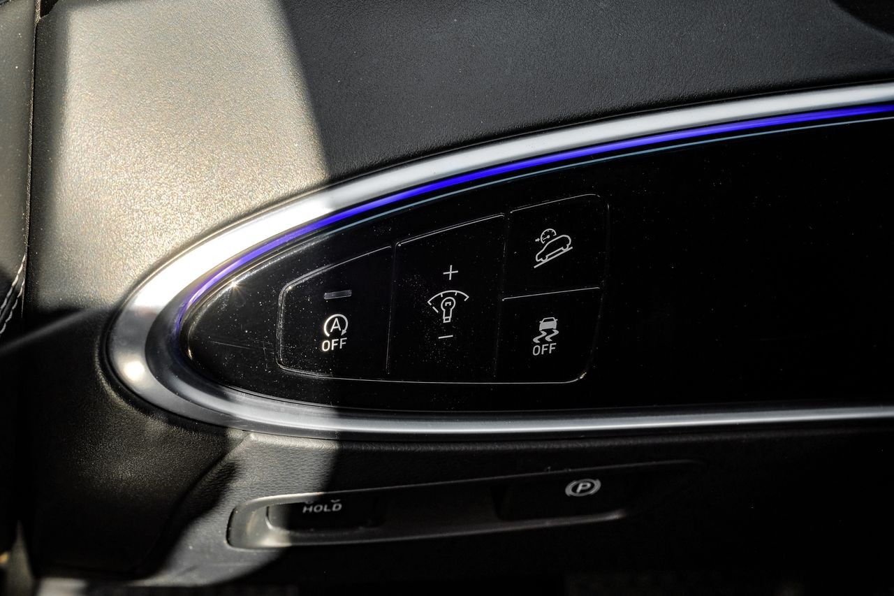 Genesis GV70 Vehicle Main Gallery Image 34