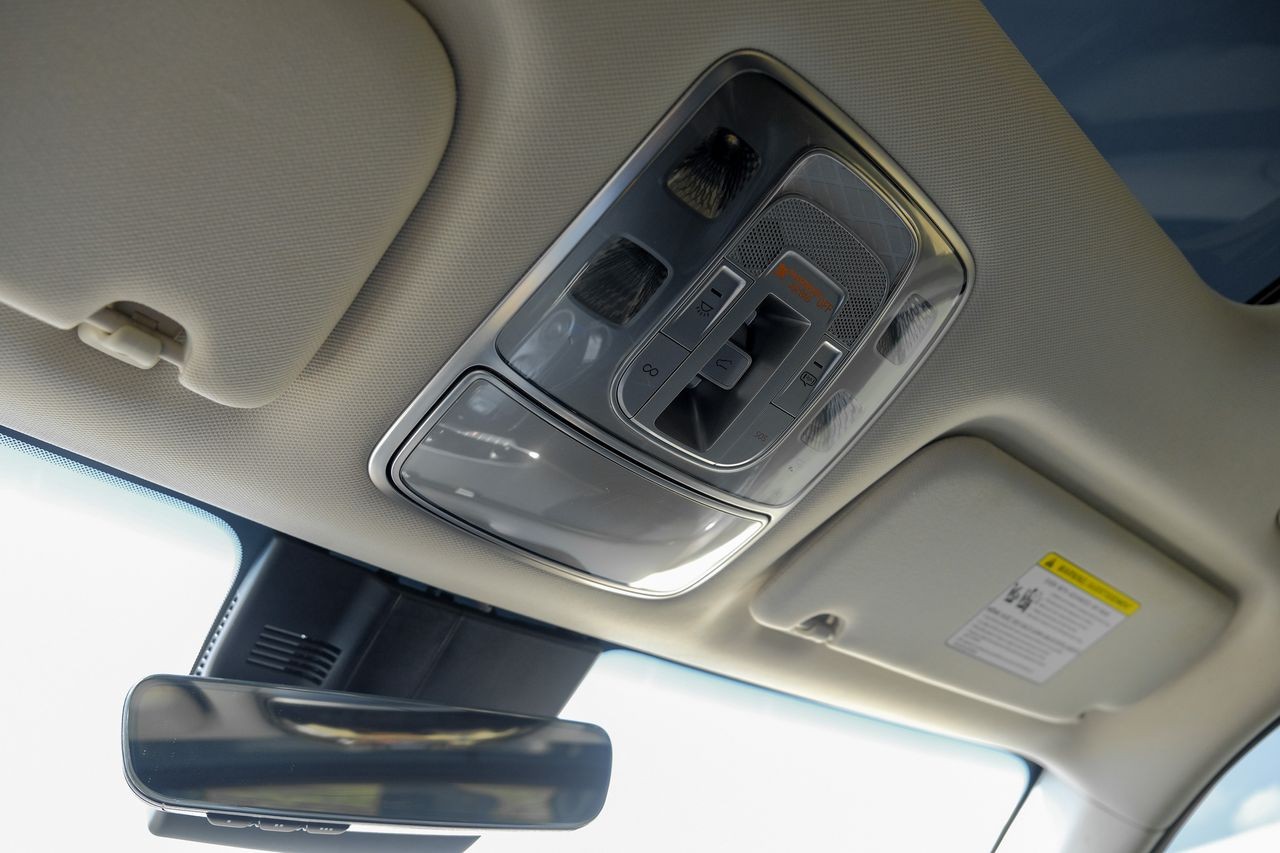 Genesis GV70 Vehicle Main Gallery Image 35