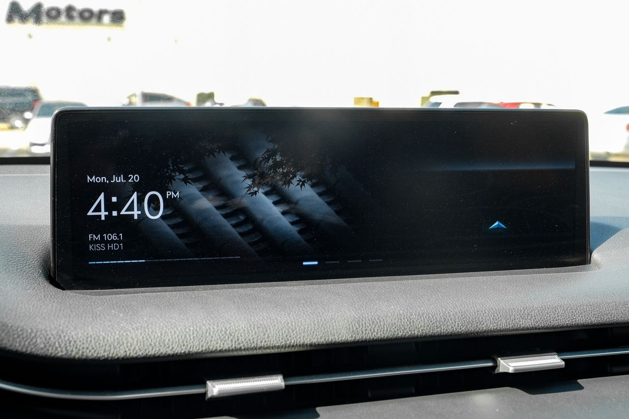 Genesis GV70 Vehicle Main Gallery Image 36