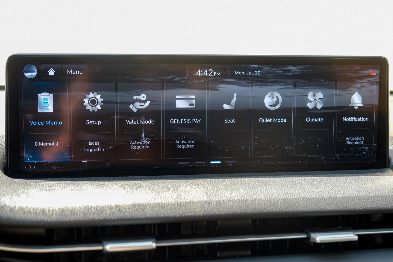 Genesis GV70 Vehicle Main Gallery Image 38