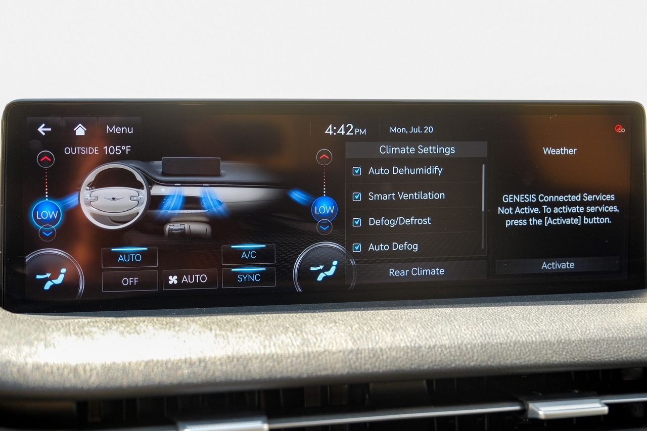 Genesis GV70 Vehicle Main Gallery Image 40