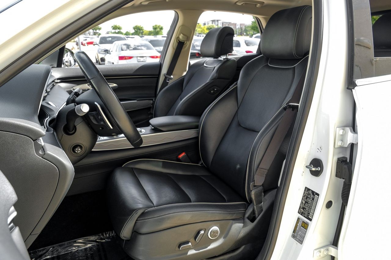 Genesis GV70 Vehicle Main Gallery Image 43