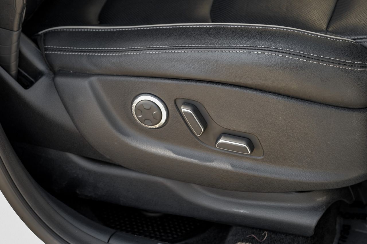 Genesis GV70 Vehicle Main Gallery Image 47