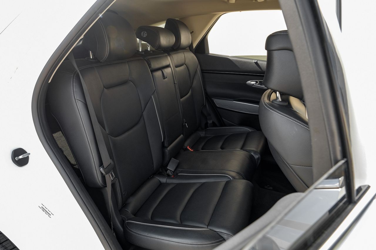 Genesis GV70 Vehicle Main Gallery Image 48