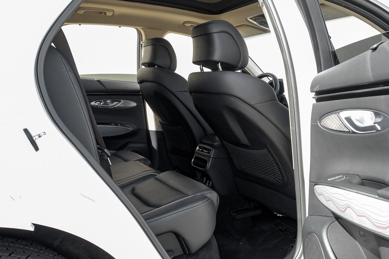 Genesis GV70 Vehicle Main Gallery Image 49