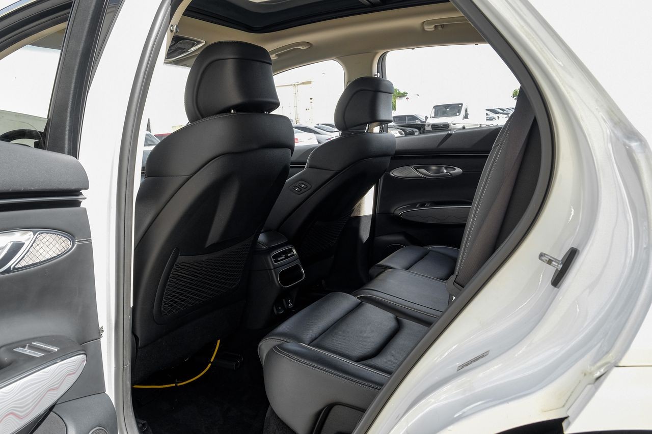 Genesis GV70 Vehicle Main Gallery Image 51