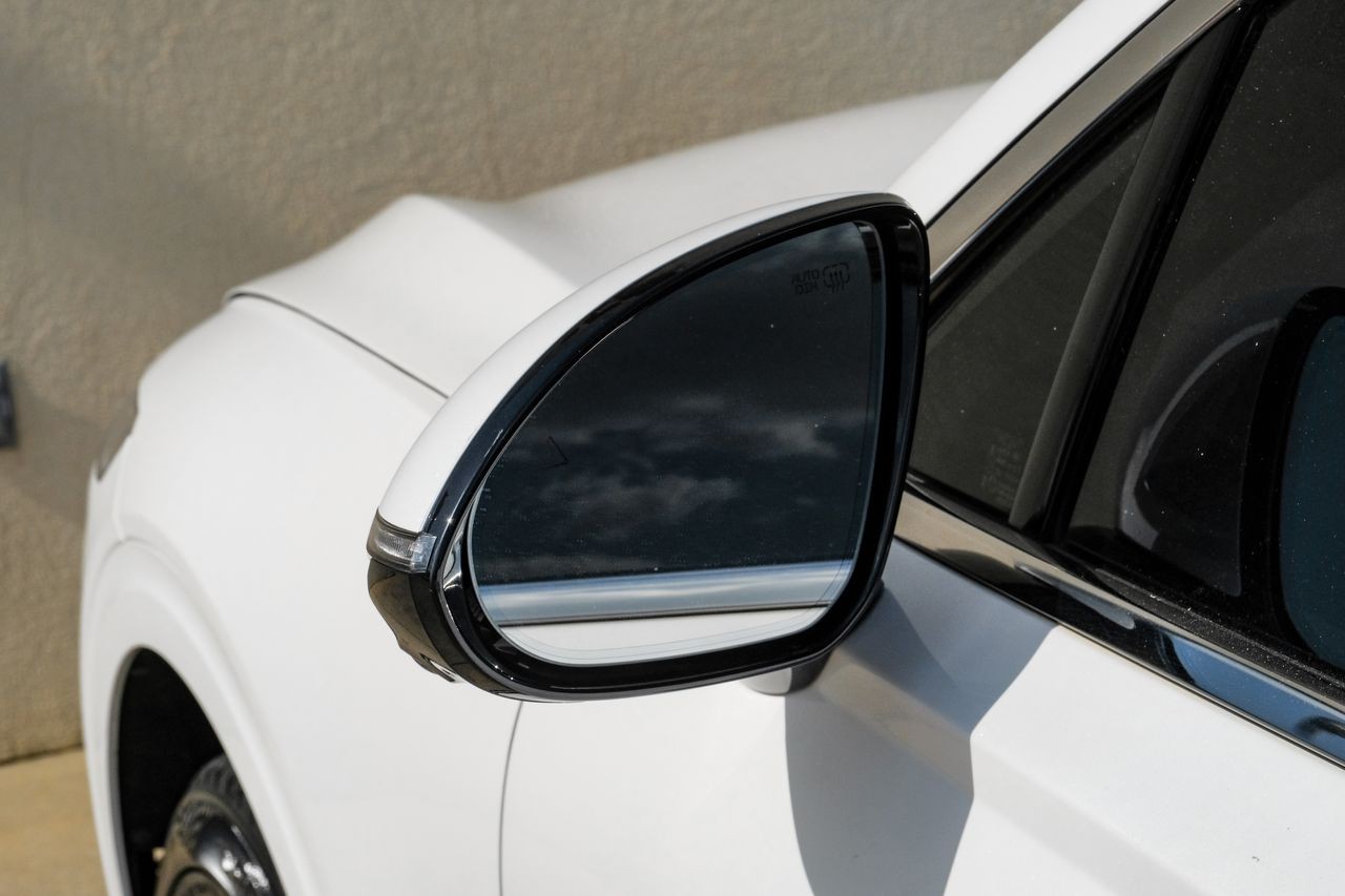 Genesis GV70 Vehicle Main Gallery Image 54