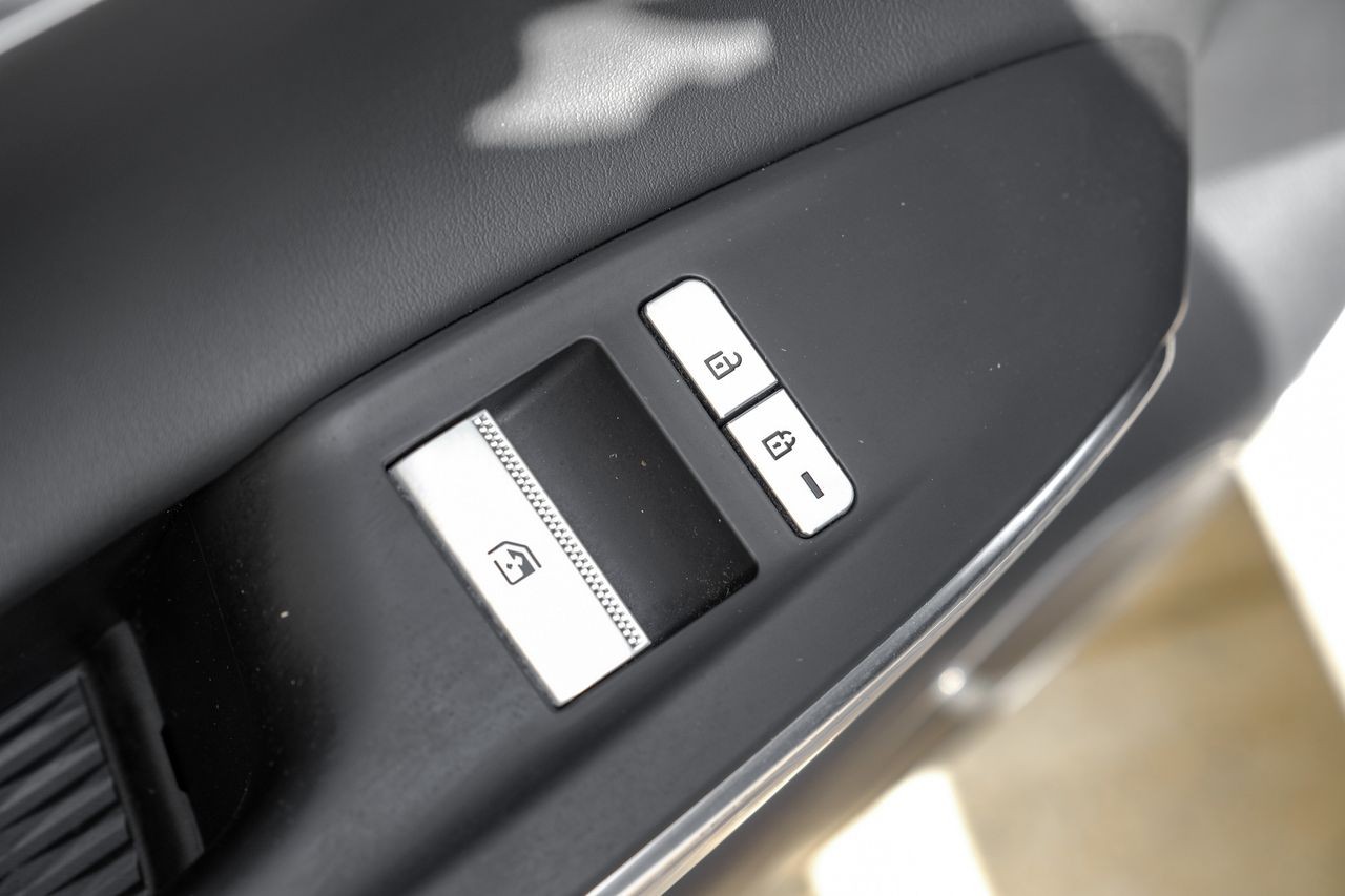 Genesis GV70 Vehicle Main Gallery Image 56
