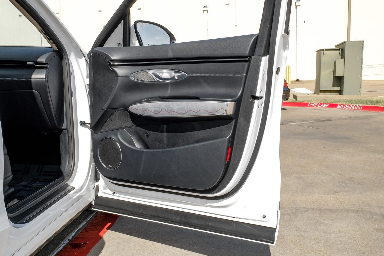 Genesis GV70 Vehicle Main Gallery Image 57