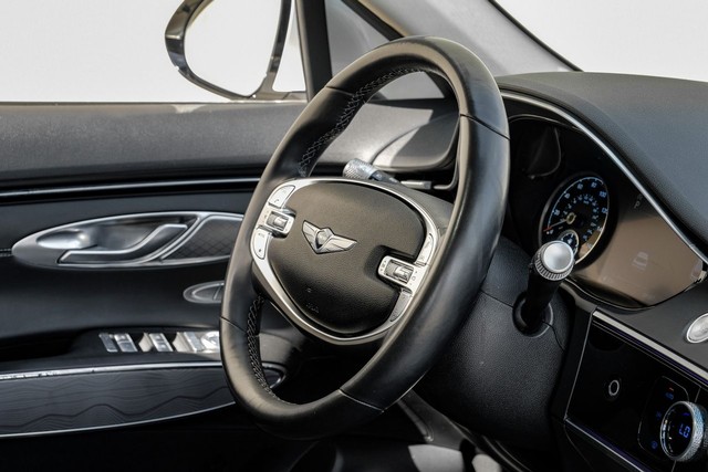 Genesis GV70 Vehicle Main Gallery Image 14