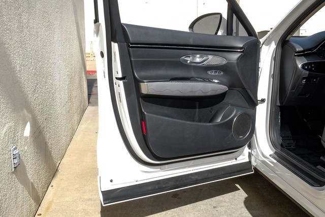Genesis GV70 Vehicle Main Gallery Image 55