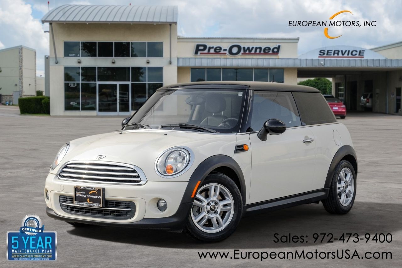 MINI Cooper Hardtop Vehicle Main Gallery Image 01