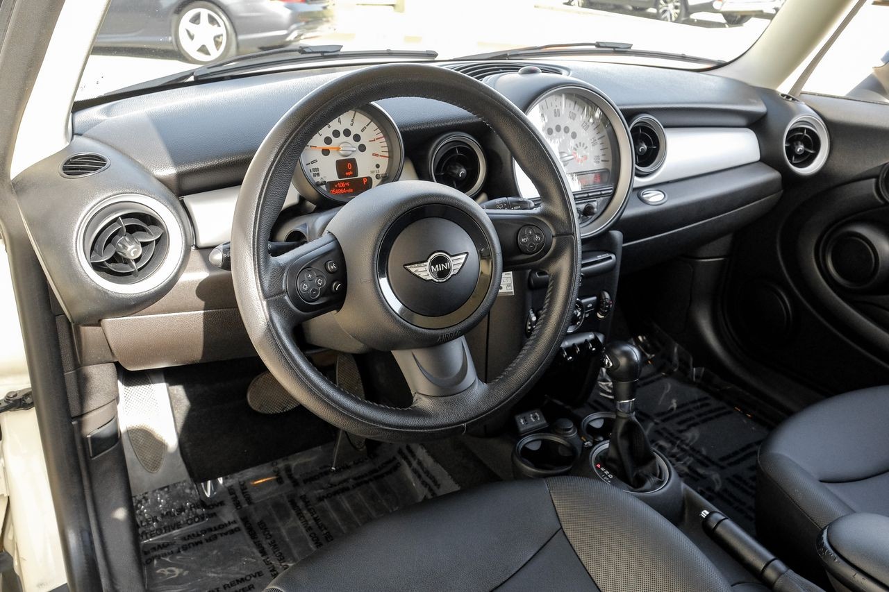 MINI Cooper Hardtop Vehicle Main Gallery Image 03