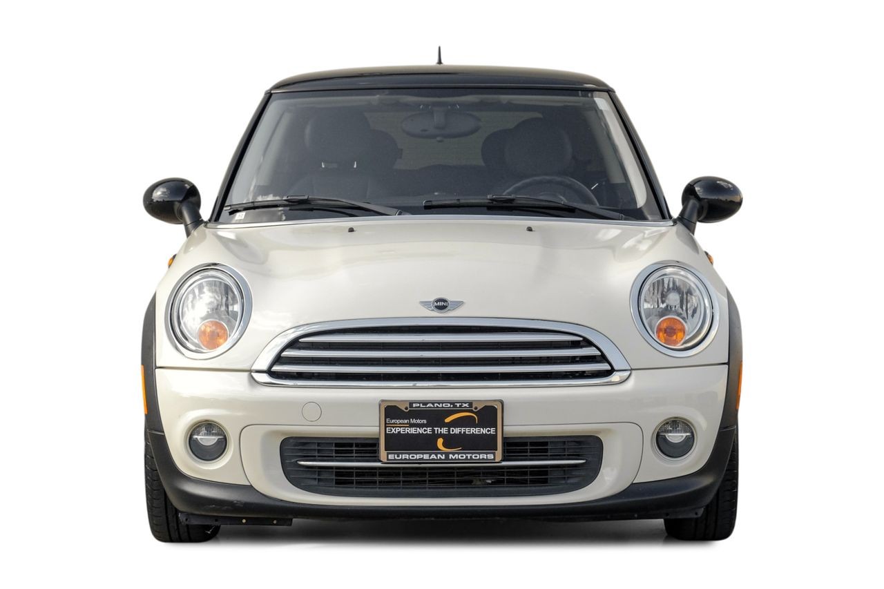 MINI Cooper Hardtop Vehicle Main Gallery Image 05